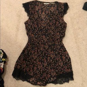 Kimchi Blue XS Floral Romper Like New